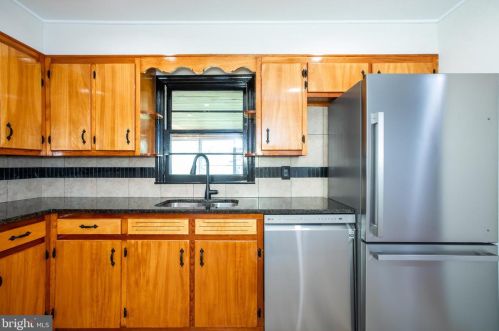 15 Holt Cir, Trenton NJ  08619-1654 exterior