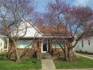 824 Deneen St, Staunton, IL 62088-1018