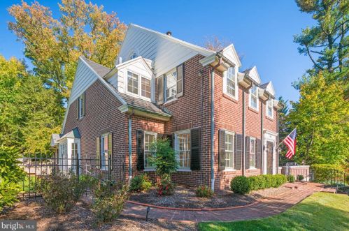 1023 Washington Ave, Tavistock NJ 08033-3605 exterior