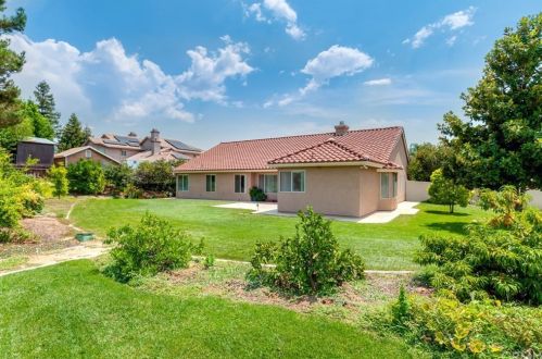 12196 Vista Crest Dr, Yucaipa, CA 92399-1555