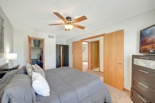 4941 Grenwich Ave, Saint Paul MN  55128-2058 exterior