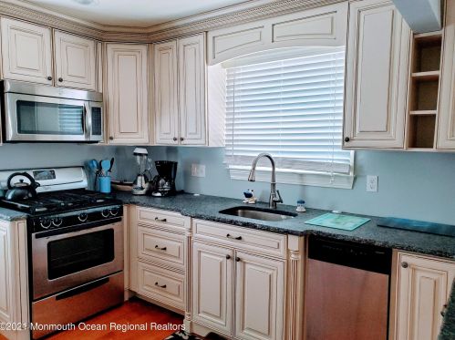 110 Bryn Mawr Ave, Lavallette NJ  08735-2006 exterior