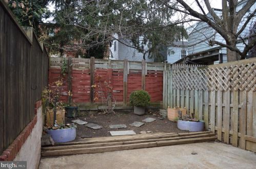 235 Walnut St, Lancaster PA  17602-2342 exterior