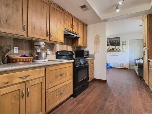 1025 8th St, Ramona, CA 92065-2813