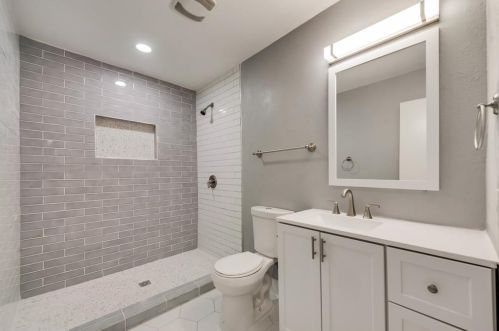 2230 Bowie Dr, Carrollton TX 75006-7754 exterior