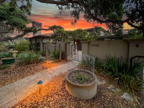 1042 Jewell Ave, Del Monte Park, CA 93950-2422