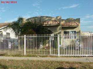 1723 66th St, Los Angeles, CA 90001-2046