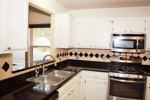 13468 Athens Trl, Austin TX  78729-8031 exterior