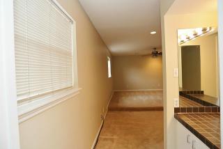 1921 Potomac Dr, Houston TX  77057-2921 exterior