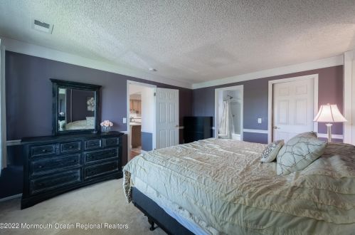 62 Des Moines Ct, Tinton Falls NJ 07712-3188 exterior