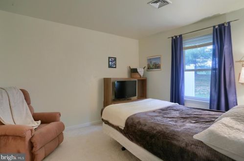 11 Mel Ron Ct, Carlisle PA  17015-8406 exterior