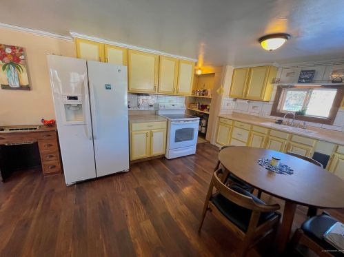 18 Aci St, Mars Hill, ME 04758-3492