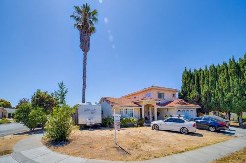 870 Deboer Ln, San Jose, CA 95111-1515