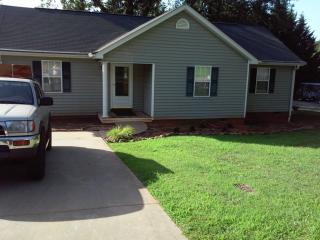 108 Ballentine St, Easley, SC 29642-1708