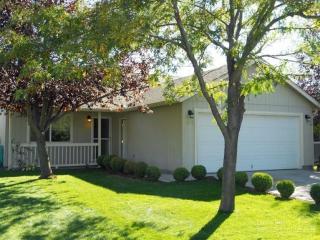 3246 Metolius Ave, Eagle Crest OR  97756-2953 exterior