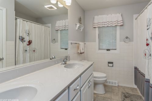 523 Lynn Ave, Sycamore IL  60178-3007 exterior