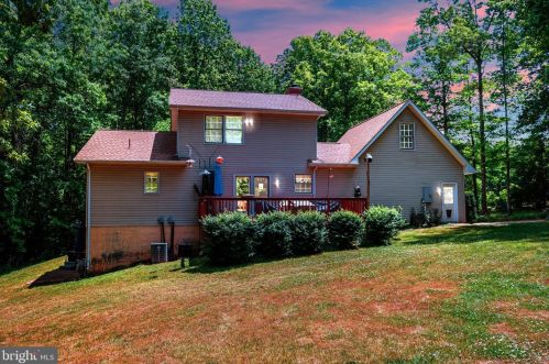 12712 Wesley Dr, Fredericksburg, VA 22407-2134