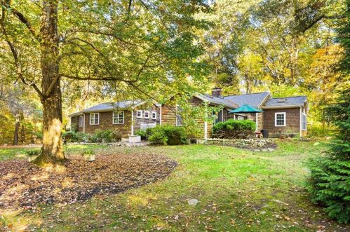 254 Pierce Rd, Warwick, RI 02818-3432