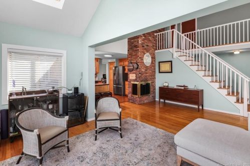 1 Yellow Yellow Cir, Middletown CT  06457-4929 exterior