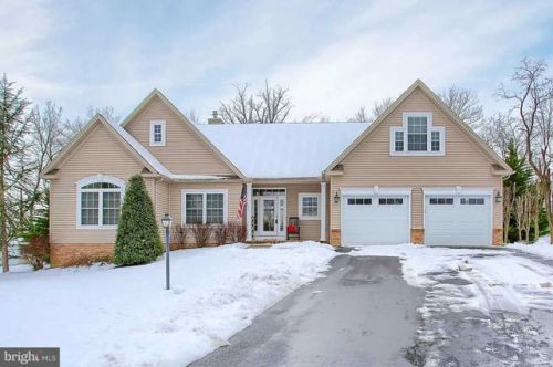 1142 Shannon Ln, Carlisle, PA 17013-1783