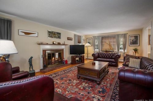 75 Ledgewood Dr, Glastonbury, CT 06033-4124