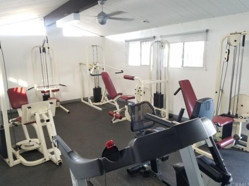 21752 Pacific Coast Hwy, Huntington Beach CA  92646-7619 exterior