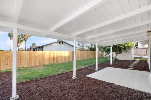 338 Plaza De Benito Juarez, Vista CA  92083-3549 exterior