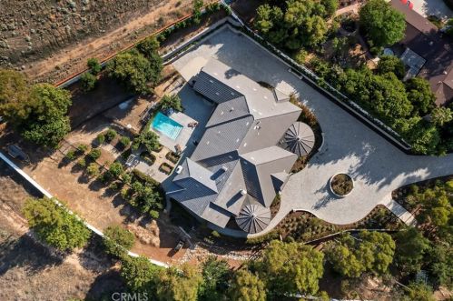 1015 Tiger Tail Dr, Riverside CA  92506-5423 exterior