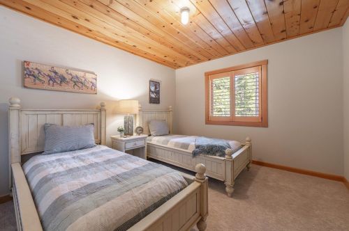 11682 Chalet Rd, Truckee CA  96161-6717 exterior