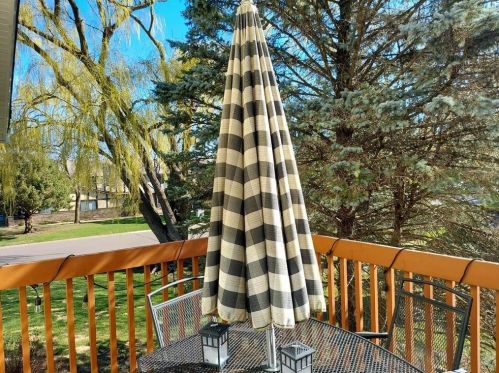 5986 Dellwood Ave, Saint Paul MN  55126-8454 exterior