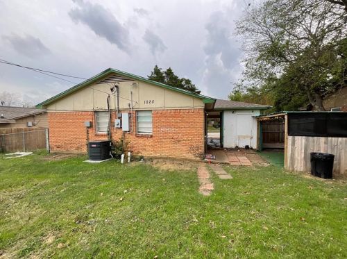 1025 Richard Dr, Garland TX 75040-7464 exterior