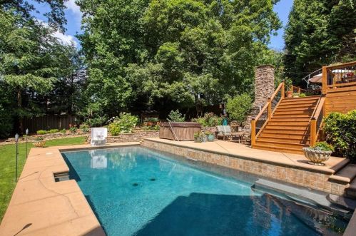 4734 Dudley Ln, Atlanta GA  30327-3330 exterior