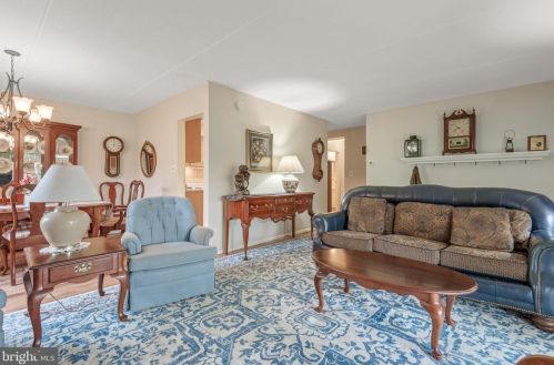 216 Valleybrook Dr, Lancaster PA  17601-4623 exterior