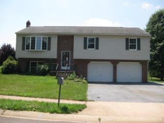 2214 Chestnut Rd, York, PA 17408-4112