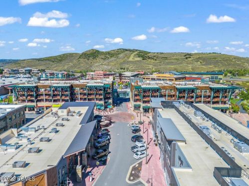 1476 Newpark Blvd, Park City UT 84098-7980 exterior