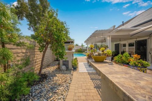 9878 Avenida Mateo, Cypress CA  90630-3445 exterior