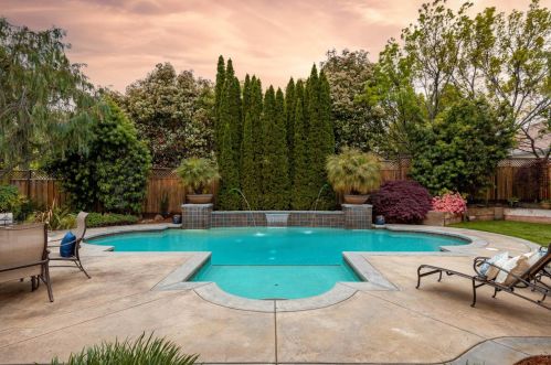 580 Riverview Dr, Auburn, CA 95603-6107