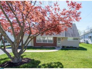 36 Viburnum Ln, Levittown, PA 19054-1308