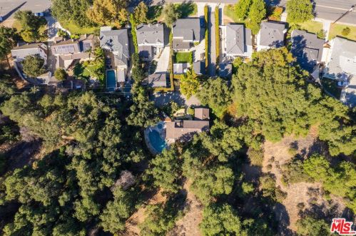 2660 Glenoaks Blvd, Glendale CA  91206-3107 exterior