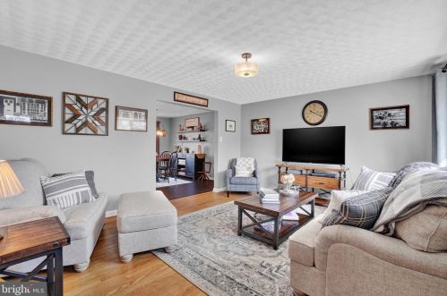 20 Woodland Dr, York, PA 17407-1233
