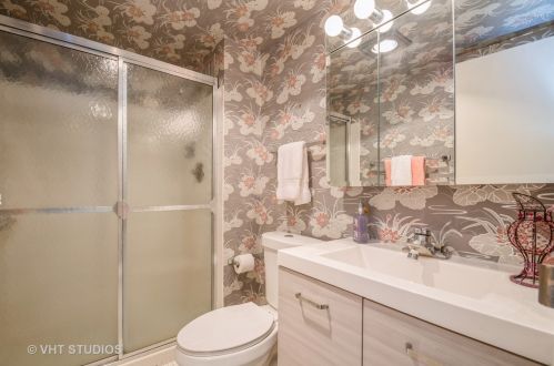 9098 Terrace Dr, Niles IL  60714-5810 exterior
