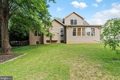 1022 Rockledge Dr, Carlisle PA  17015-9127 exterior