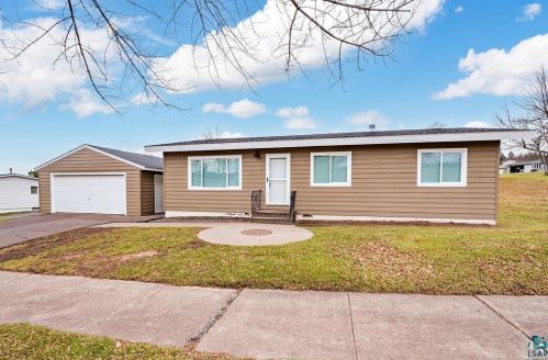 15 Law Dr, Silver Bay, MN 55614-1124