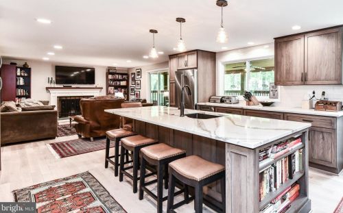 3045 Promenade Pl, Herndon, VA 20171-1518