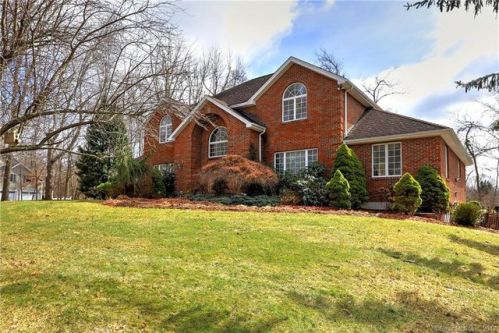 77 Crossbow Ln, Upper Stepney, CT 06468-1756
