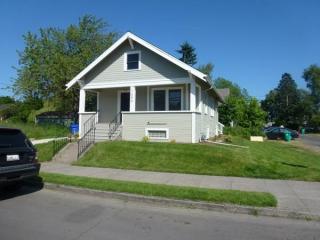 7306 Olin Ave, Portland OR  97203-4560 exterior