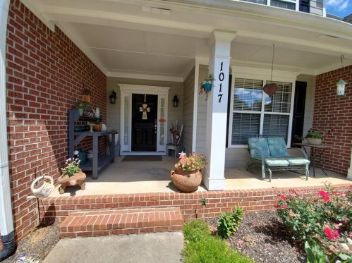 1017 Forest Creek Dr, Holly Springs, GA 30115-8578