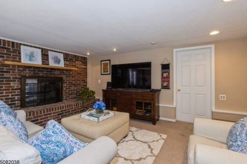 31 Peace Rd, Dover NJ  07869-1021 exterior