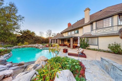 6117 Braemar Ct, Calabasas, CA 91301-4140