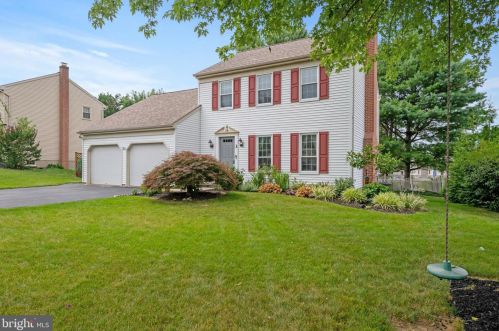 3 Horseshoe Dr, Ephrata, PA 17522-8810